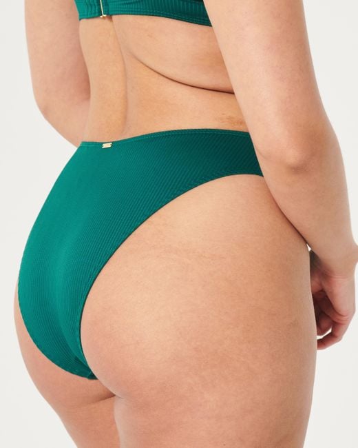 Hollister Green Gerippte Bikinihose, Cheeky und Curvy, mit hohem Bund und hohem Bein