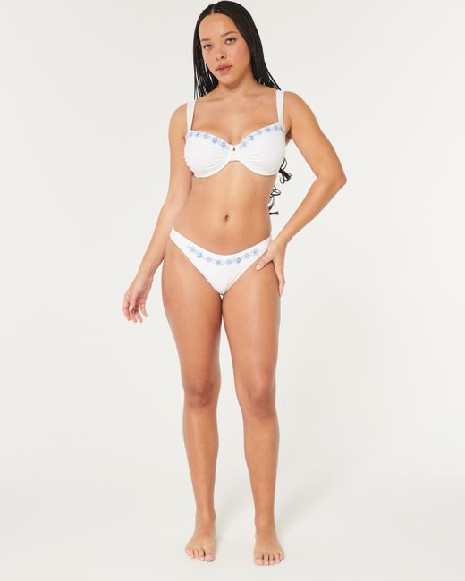 Hollister White Balconette-Bikinioberteil im Curvy-Look mit Stickerei