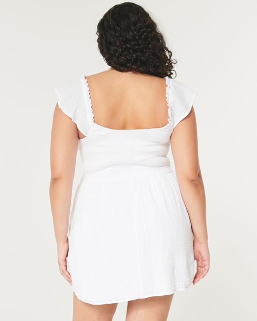 Hollister White Gesmoktes Skort-Kleid mit Flatterärmeln