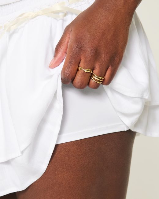 Hollister White Gesmokter, gestufter Mini-Skort