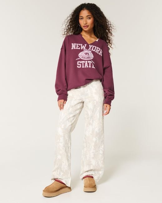 Hollister Purple Oversized-Sweatshirt mit eingekerbtem Ausschnitt und New York Graphic-Grafik