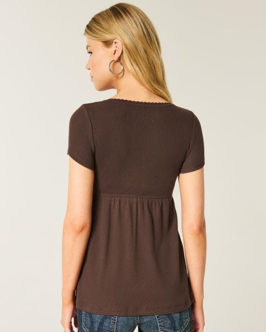 Hollister Brown Lässiges, kurzärmliges Babydoll-Oberteil mit Spitzenbordüre