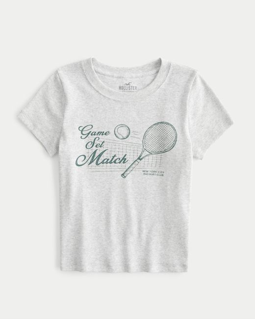 Hollister White Geripptes Baby Tee mit Game Set Match Tennis-Grafik