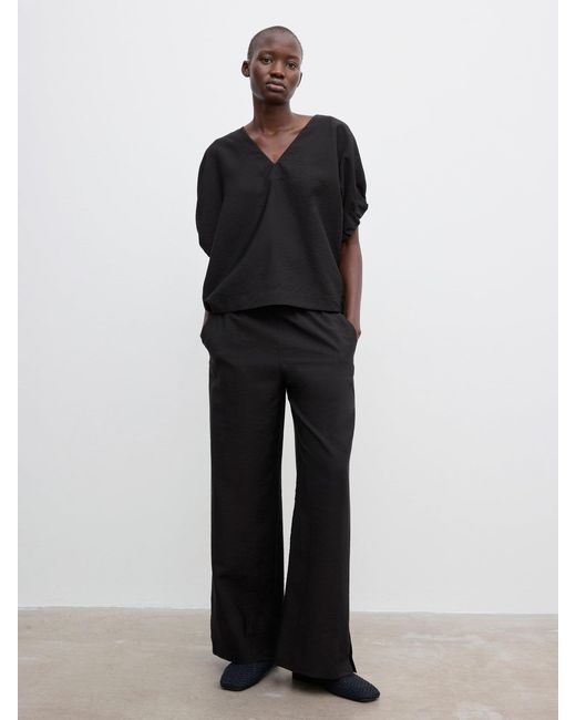 House of Dagmar White Rouched V-Neck Top