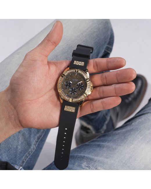 Guess Metallic Gents Watch With Strap for men