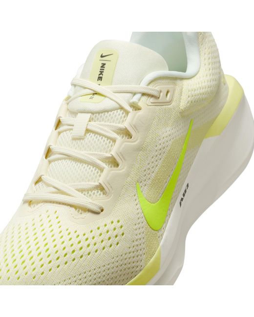 Nike Green Winflo 11 Road Running Shoes for men