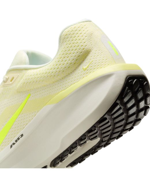 Nike Green Winflo 11 Road Running Shoes for men