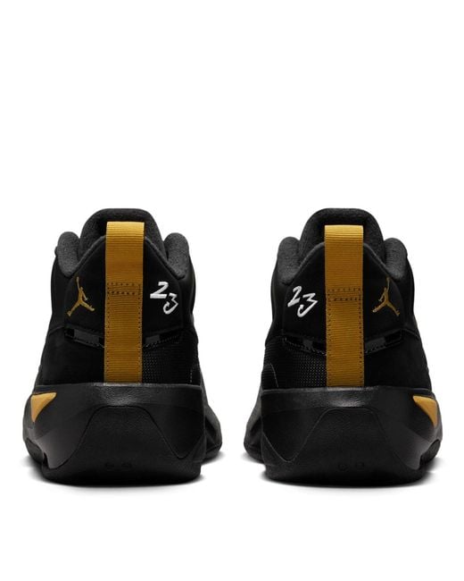 Nike Black Aj Max Aura 7 Shoes for men
