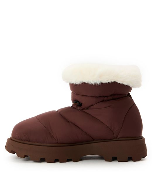 Steve Madden Brown Frostee Round Toe Snug Boots