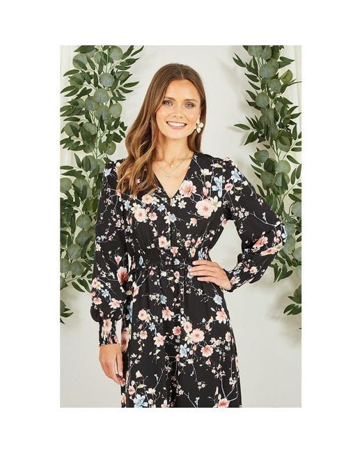 Yumi' White Floral Print Ruched Midi Dress