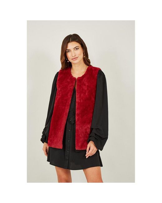 Yumi' Red Faux Fur Sleeveless Gilet