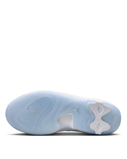 Nike White Aj Max Aura 7 Shoes for men