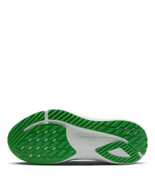 Nike White Quest 7 Road Running Shoes for men