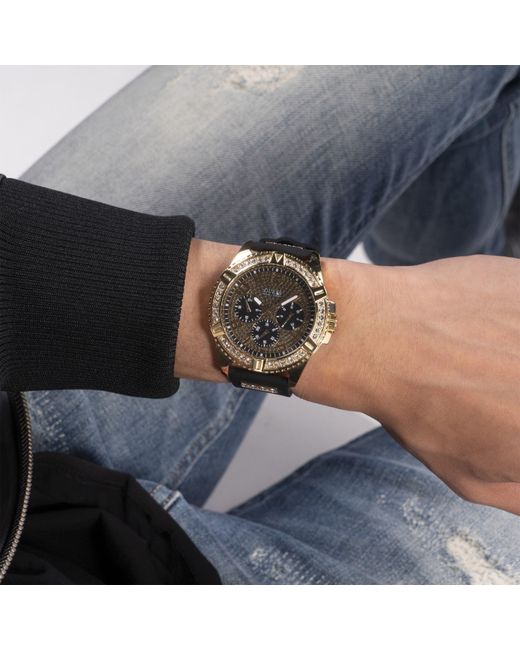Guess Metallic Gents Watch With Strap for men