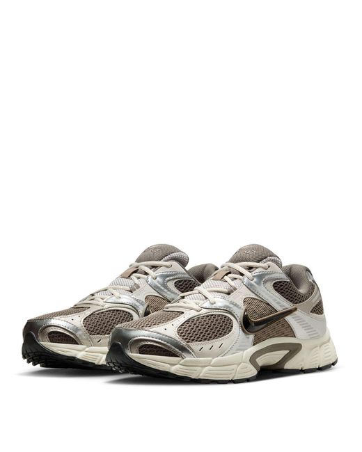 Nike Brown V5 Rnr Shoes for men