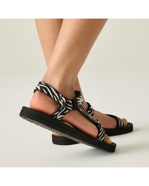 Regatta Black Vendeavour Sandals