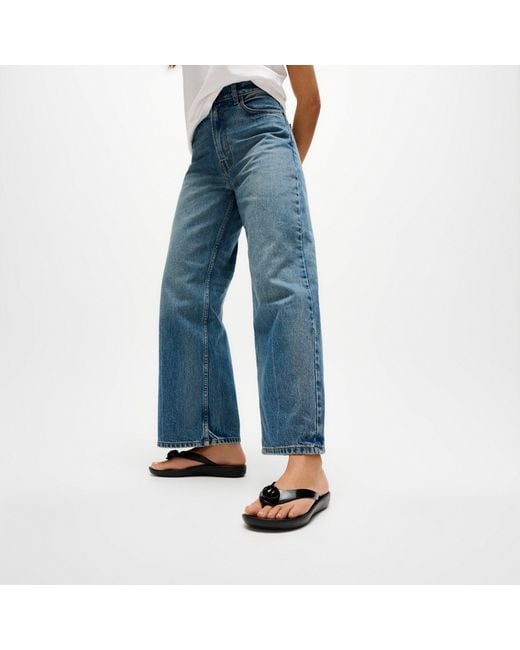 Fitflop Black Iqushion Glossy-Button Flip Flops