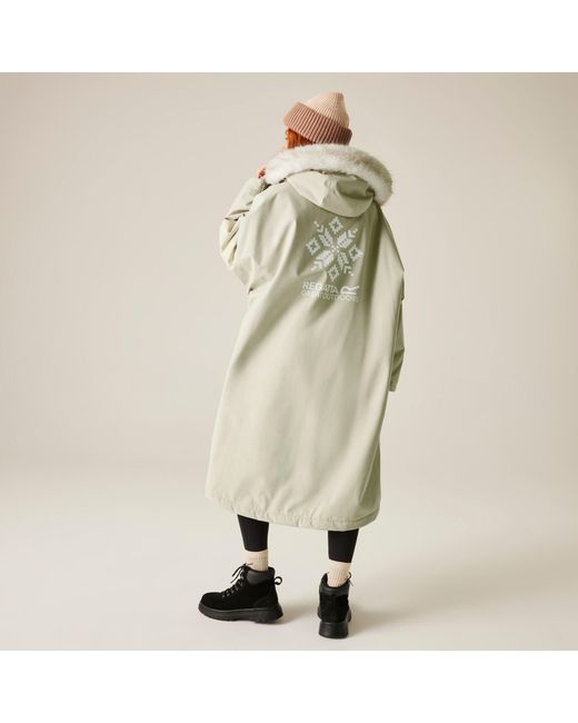 Regatta Green Adults Waterproof Quick-Drying Fleece-Lined Changing Robe