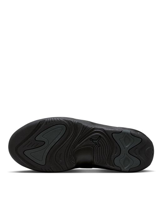 Nike Black Aj Max Aura 7 Shoes for men