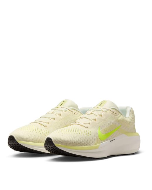 Nike Green Winflo 11 Road Running Shoes for men