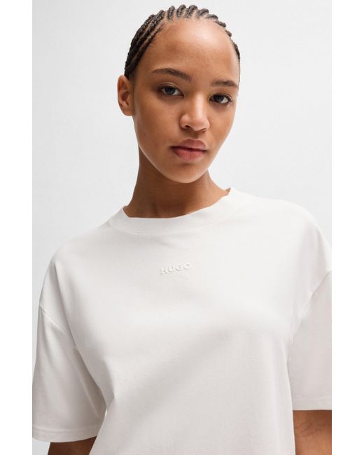 HUGO White Relaxed-Fit T-Shirt aus softem Jersey mit kontrastfarbenem Logo