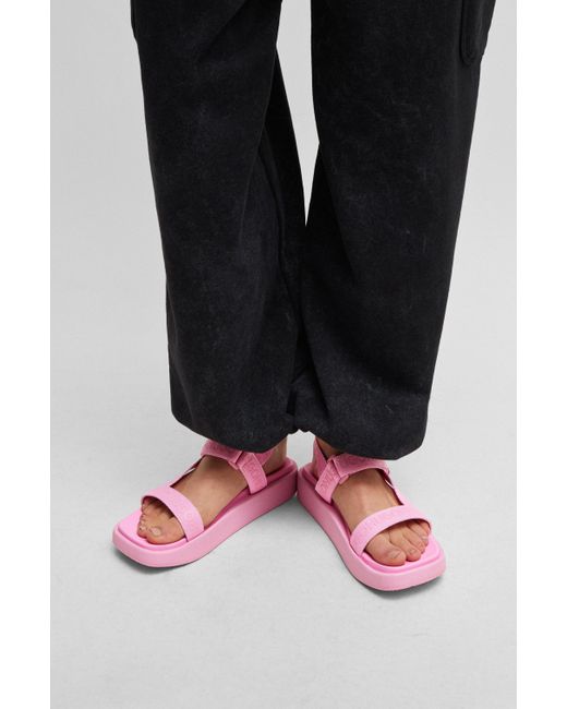 HUGO Pink Sandalen mit Stack-Logo und Branding an den Riemen