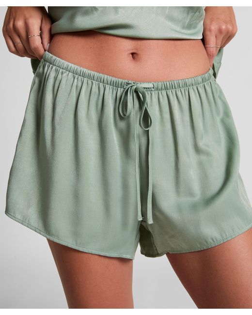 Pantalón corto de satén Ayla Hunkemöller de color Green