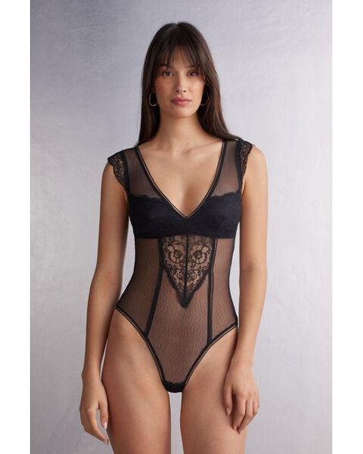 Body Lace Never Gets Old di Intimissimi in Black