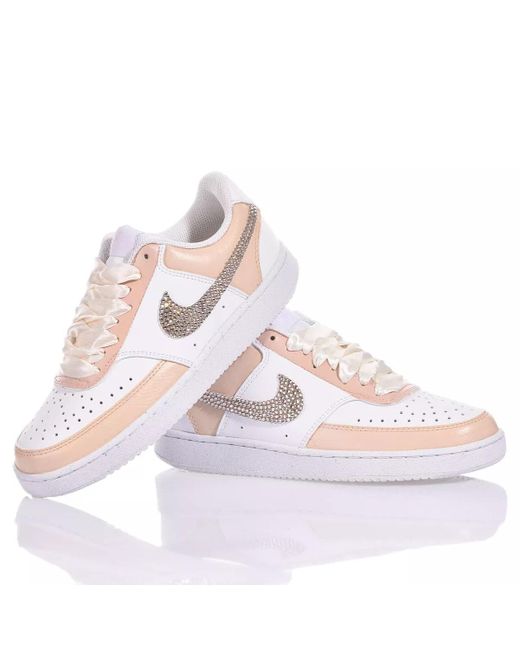 Nude pink nike sale