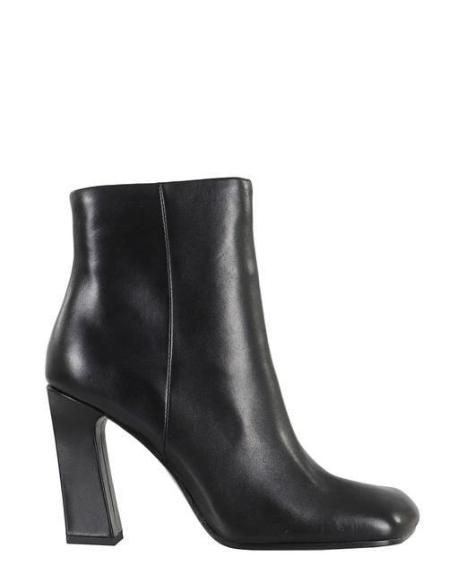 Ash Black Alina01