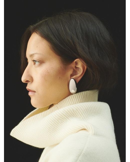 Orecchini Curvo di Jacquemus in White