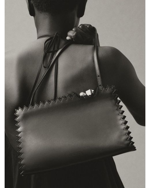 Salone di Jacquemus in Black