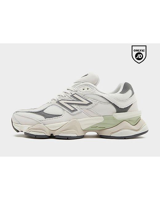9060 di New Balance in Metallic