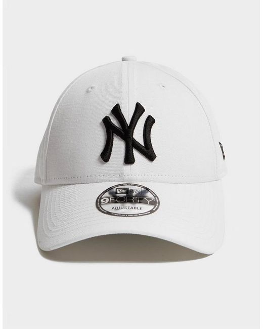 beige yankees cap