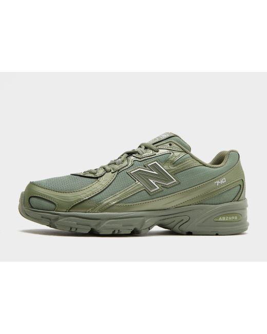 740 di New Balance in Green da Uomo