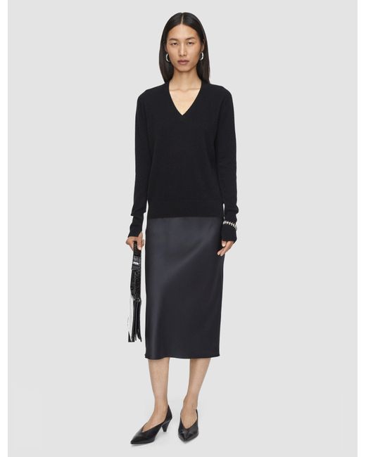 Pull col V en pur cachemire léger Joseph en coloris Black