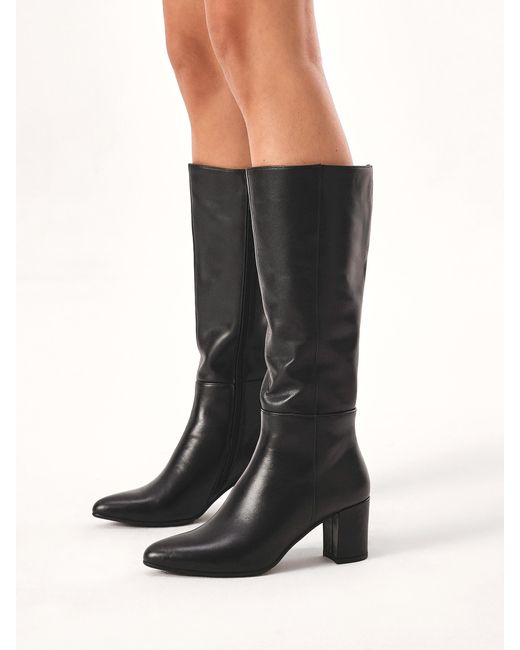 Botas Negras En Un Poste Kazar de color Black