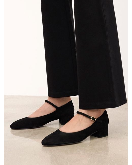 Kazar Zwarte Suède Pumps Met Riempje En Lage Hak in het White