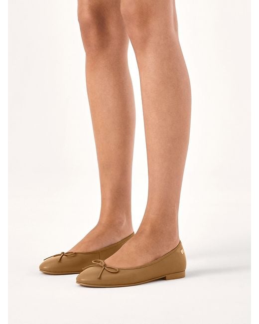 Ballerines Marron Clair À Nez Rond Kazar en coloris White