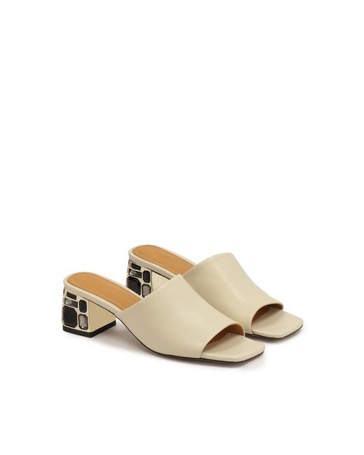 Kazar White Elegante Pantoletten Auf Einem Mit Steinen Verzierten Absatz