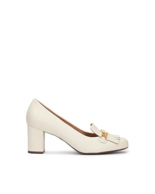 Kazar White Pumps Auf Bequemem Absatz Mit Quasten Verziert