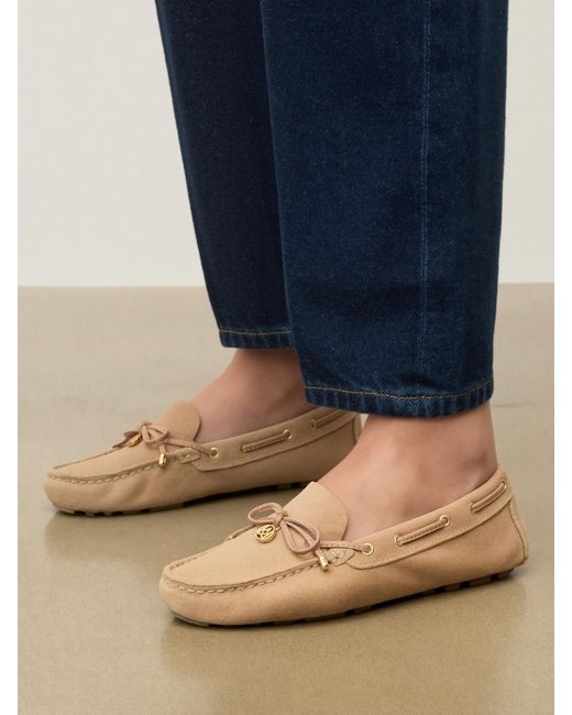 Kazar White Nubuk Mokassins Für Damen Mit Schleife Und Monogramm Von