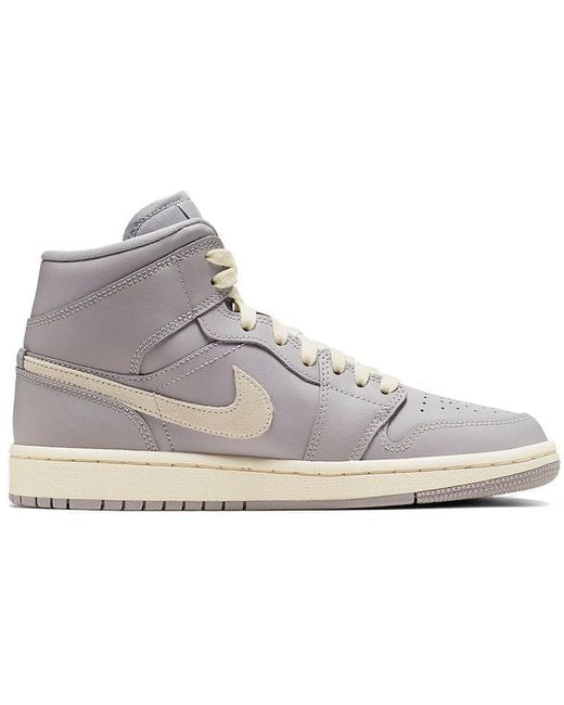 Nike Gray (Wmns) 1 Mid Light Bone'