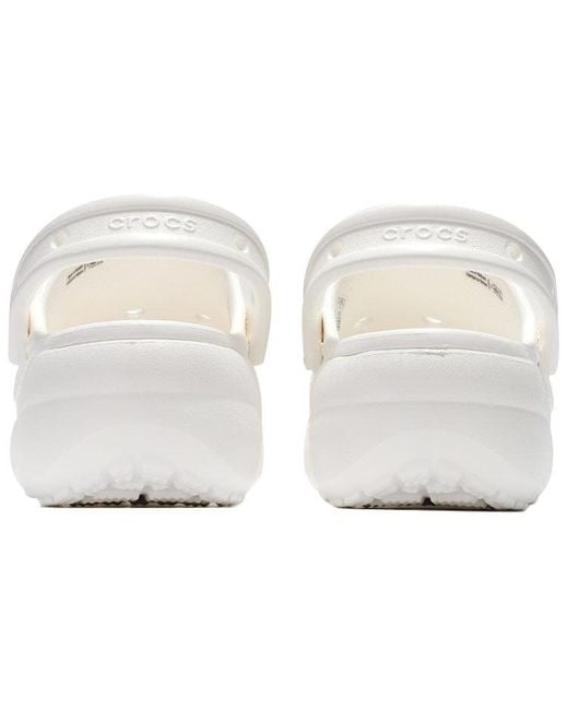 CROCSTM White (Wmns) Classic Clog Clouds Retro Beach Shoe
