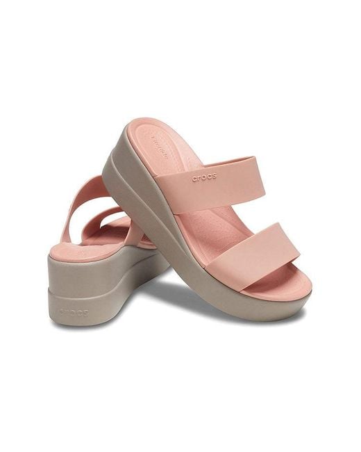 CROCSTM Brown (Wmns) Brooklyn Lightweight Pale Sandals