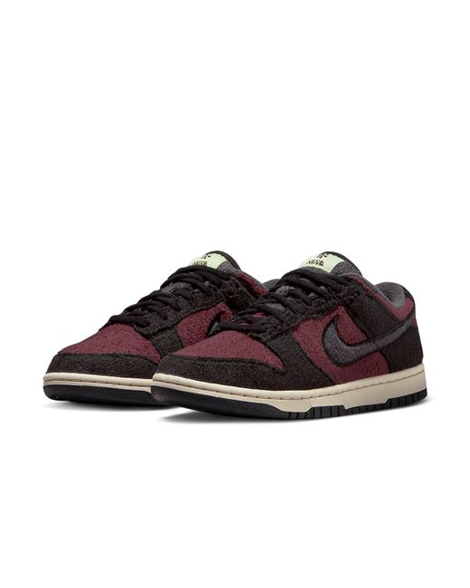 Nike Brown Dunk Low Se Fleece Pack Burgundy Crush (w)