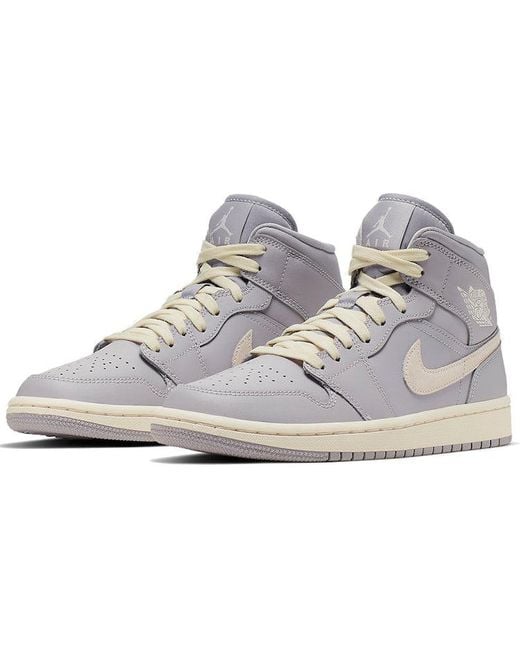 Nike Gray (Wmns) 1 Mid Light Bone'