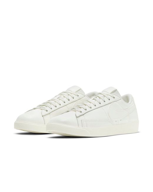 Nike White (Wmns) Blazer Low Le 'Triple'