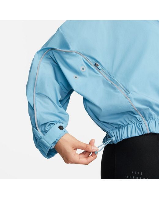 Nike Blue (Wmns) Windbreaker Run Division Jacket Asia Sizing