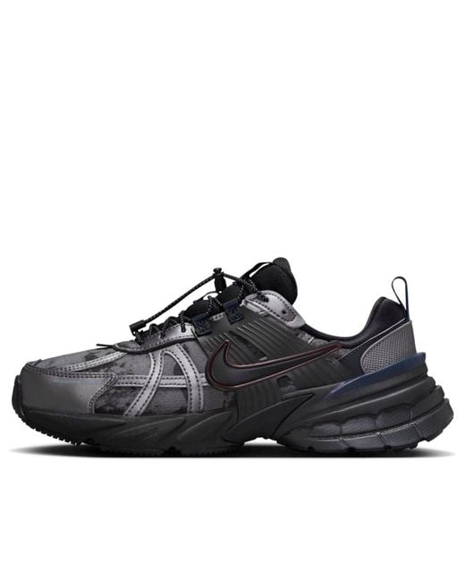 Nike Black (Wmns) V2K Run 'Metallic Dark'